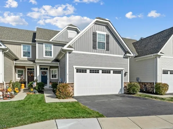 3 Sharp Shinned Ct, Washington Twp., NJ 07882