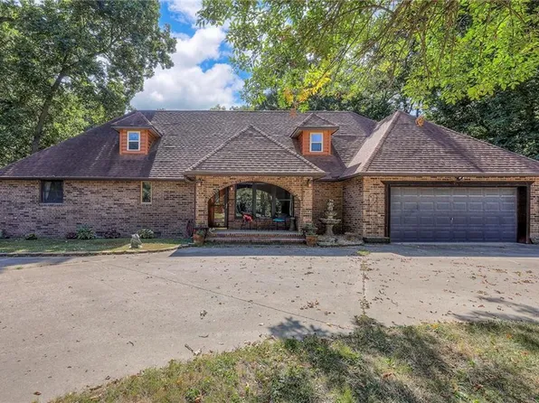 29200 S Walker Rd, Harrisonville, MO 64701