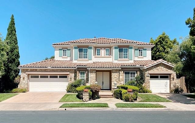 1st image of 636 Cypress Hills Dr