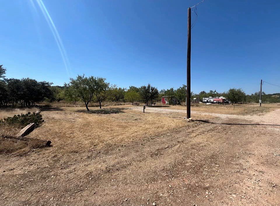 1st image of 865 Oak Point Dr