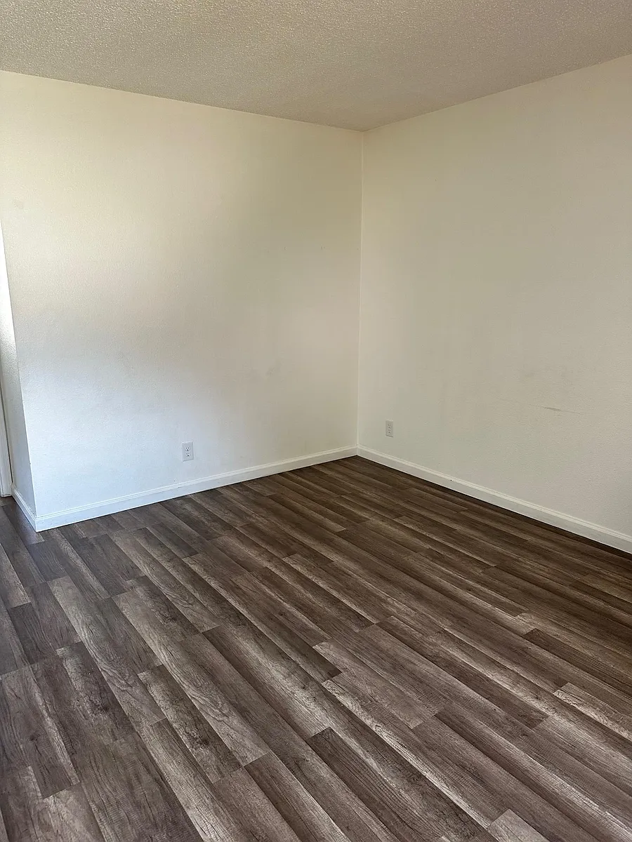 Building Photo - 15436 Meyer Rd #17