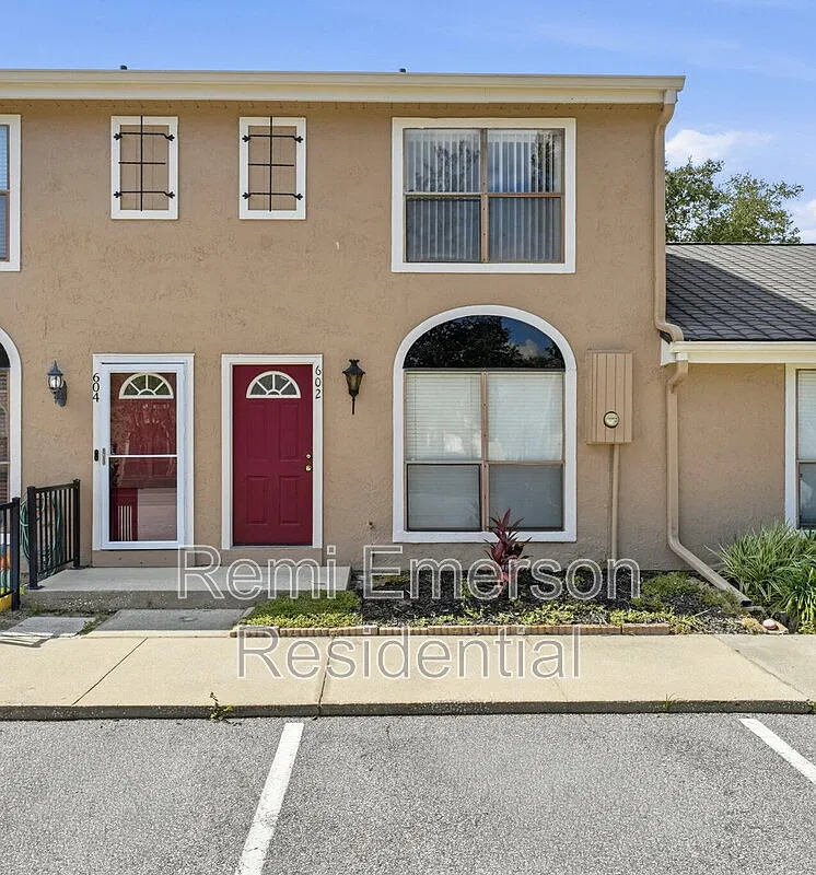 2 bed, 1.5 bath, 1088 sqft, $1,550 — Photo 1