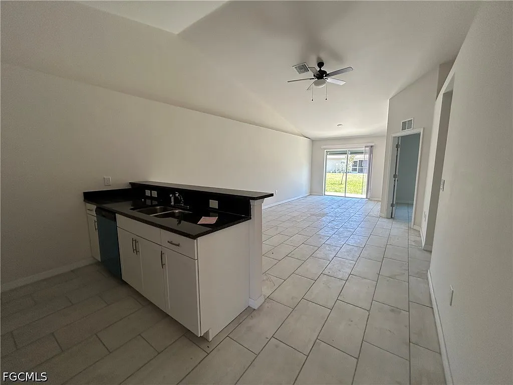 3 bed, 2.0 bath, 1209 sqft, $1,775 — Photo 4