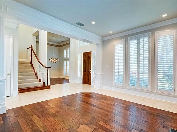 4th image of 3100 Breton Dr