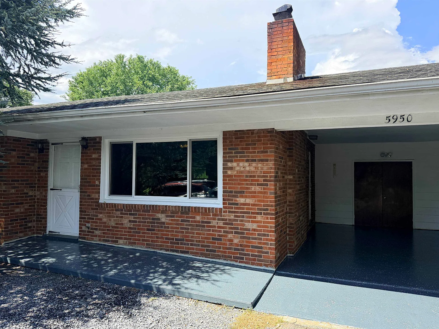 3 bed, 1.0 bath, 1242 sqft, $1,600 — Photo 1