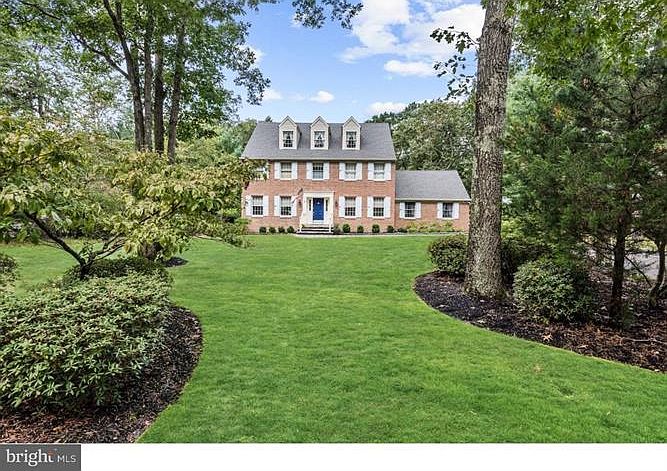 1st image of 11 Lexington Ct