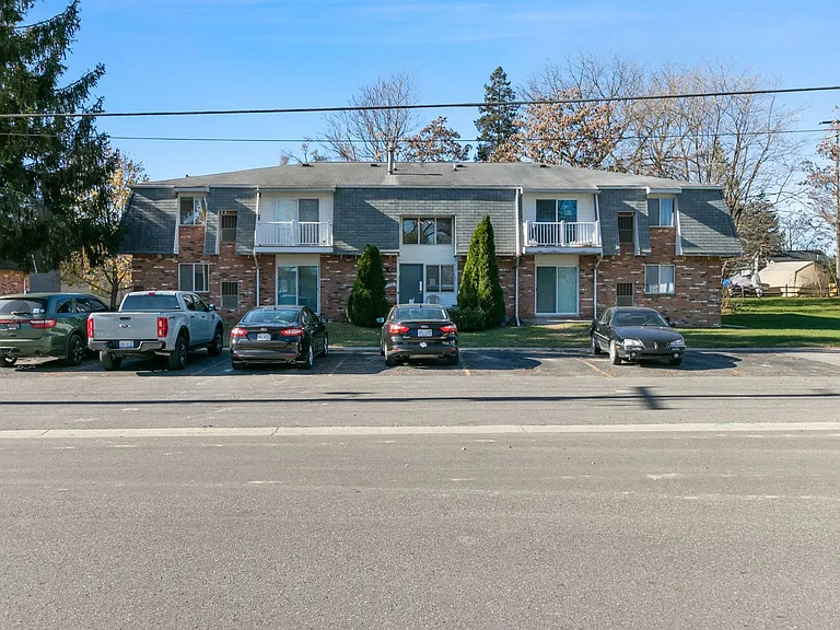 220 Park St — Photo 18