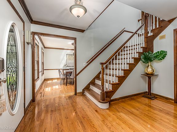 3rd image of 912 Piedmont Cir