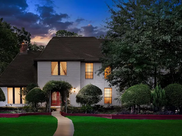 319 S Rivershire Dr, Conroe, TX 77304