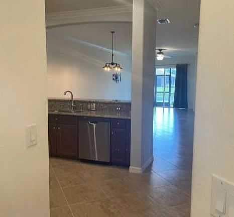 3rd image of 2035 Wellington ST