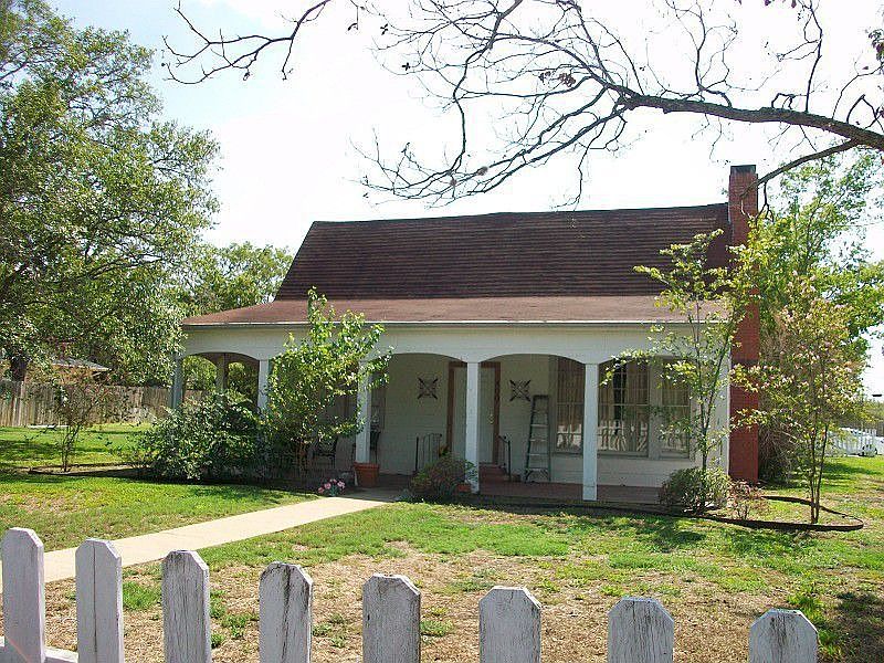 1st image of 800 Hereford St