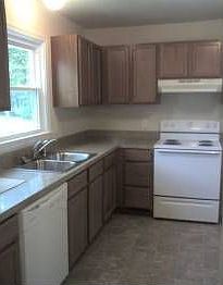 2nd image of 114 Lee St