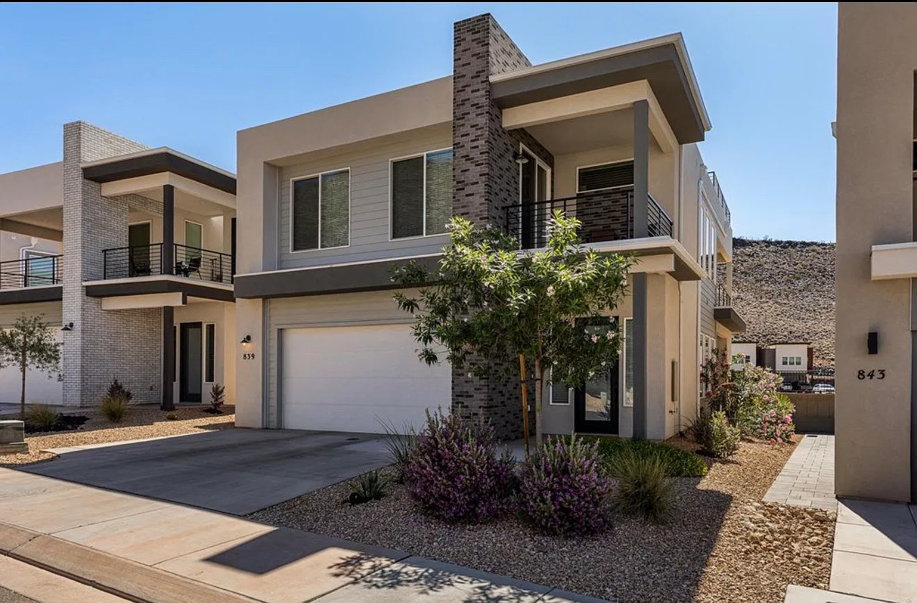 3 bed, 2.5 bath, 2304 sqft, $3,050 — Photo 1