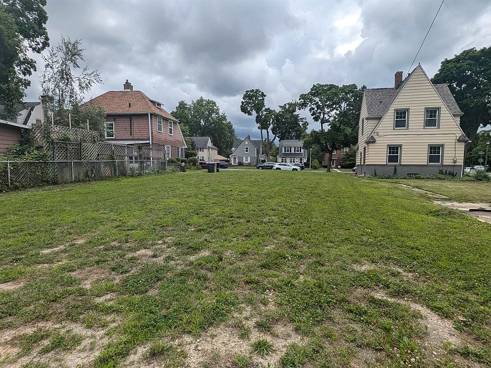 2nd image of 2408 Erskine Blvd