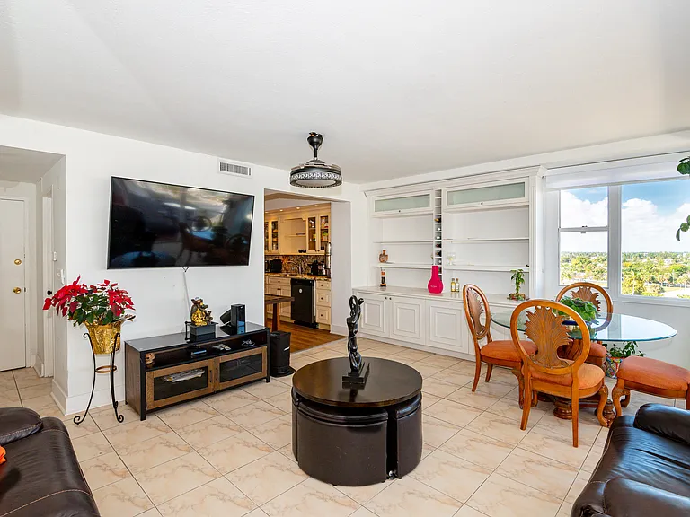 7545 E Treasure Dr #9B — Photo 4