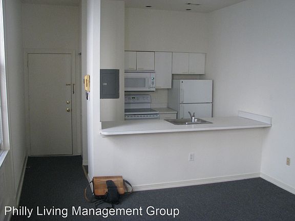 2nd image of 1525 Green St #1525