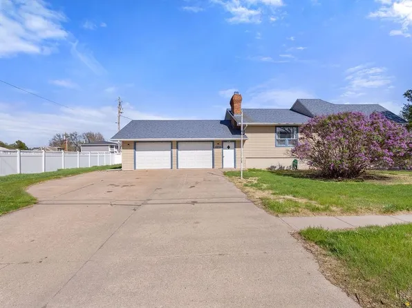 1122 5th St, Columbus, NE 68601