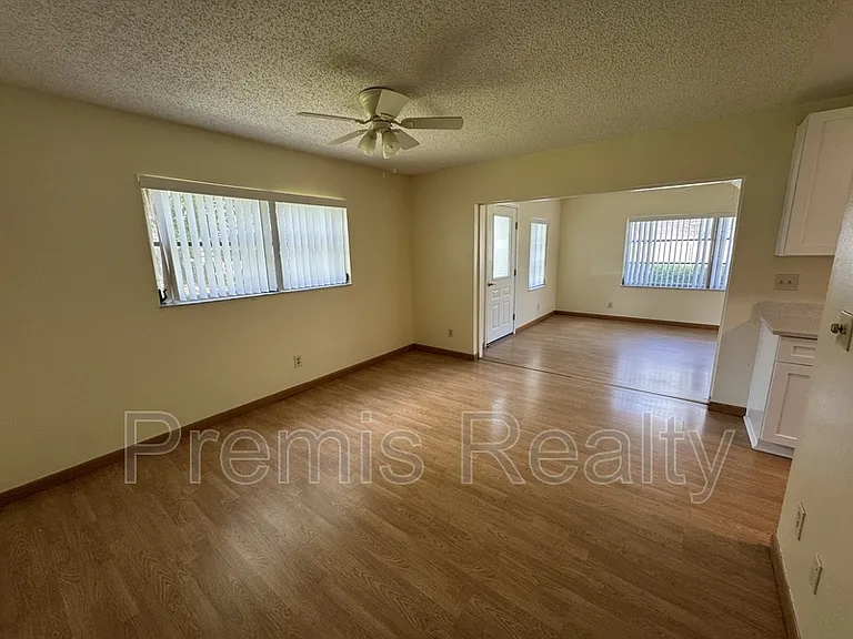 144 Stafford Cir — Photo 10