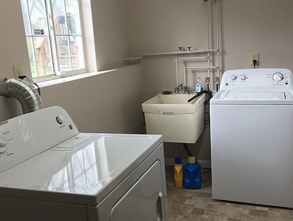 Large Laundry/Mud Room