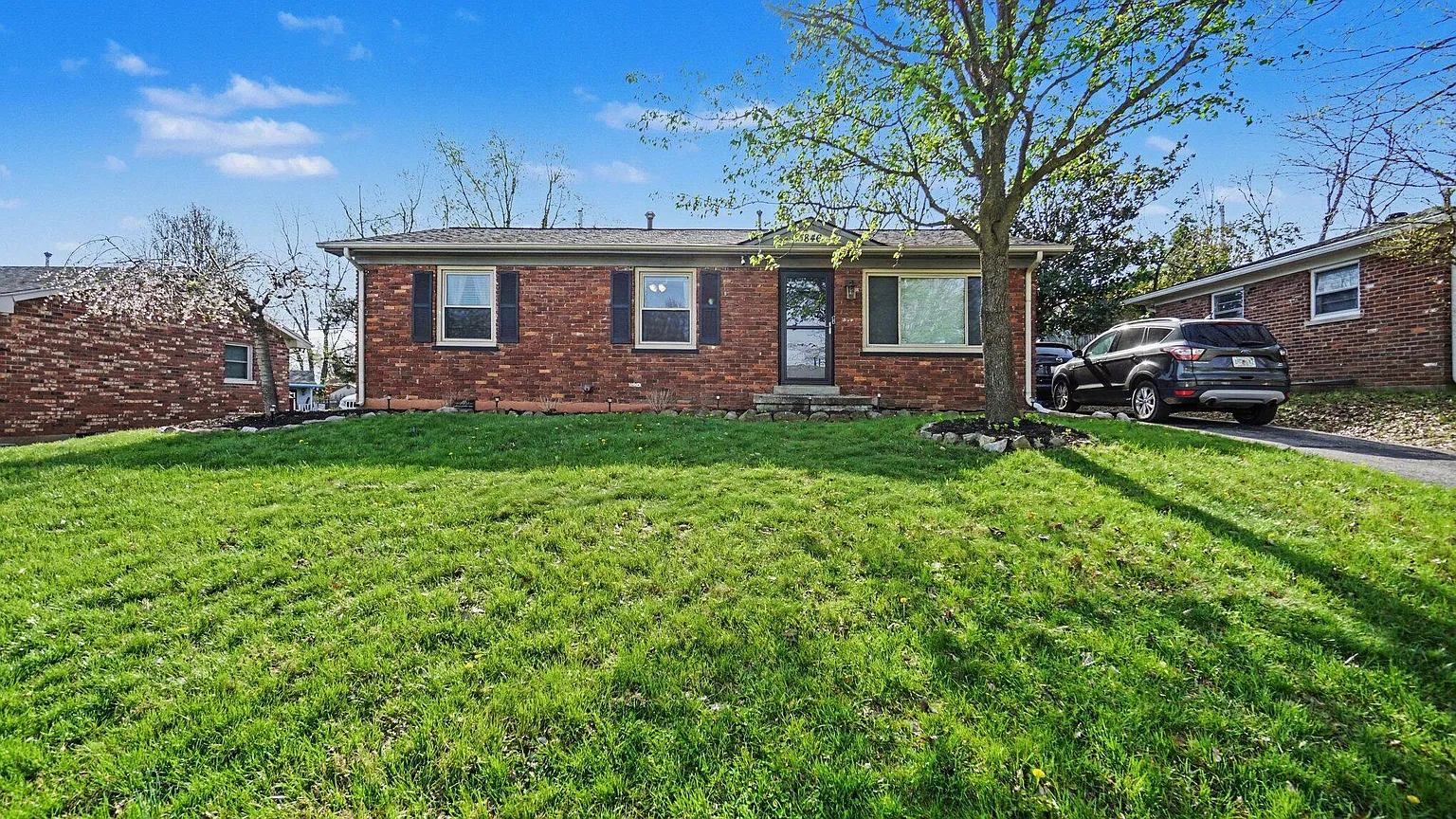 3846 Northampton Dr photo 1