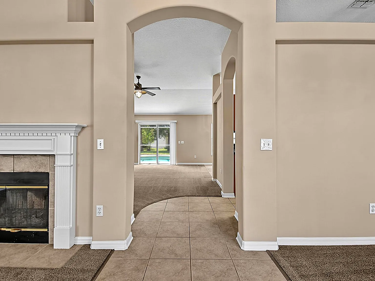 132 Berkshire Ln — Photo 4