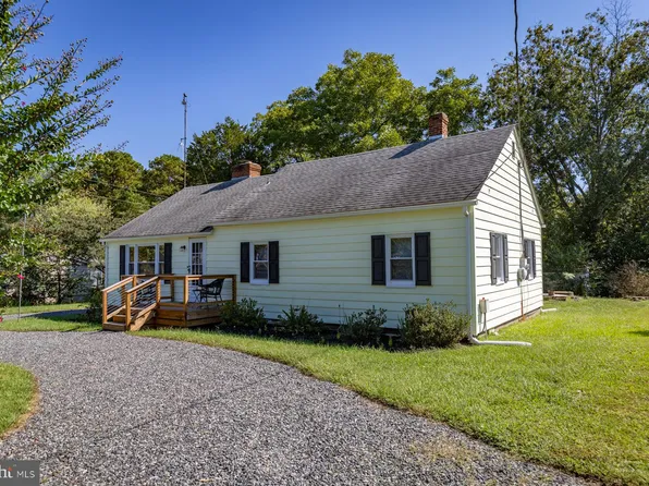 584 Harryhogan Rd, Callao, VA 22435