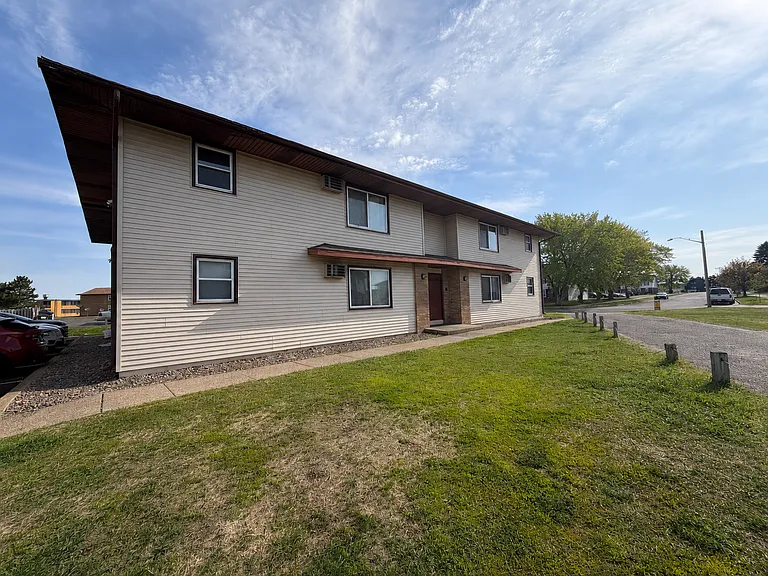 1114 Imperial Cir — Photo 11