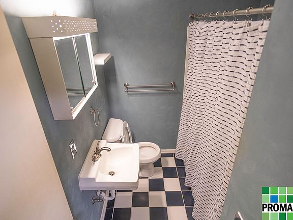 5th image of 114 1/2 Putnam St #948CE6507