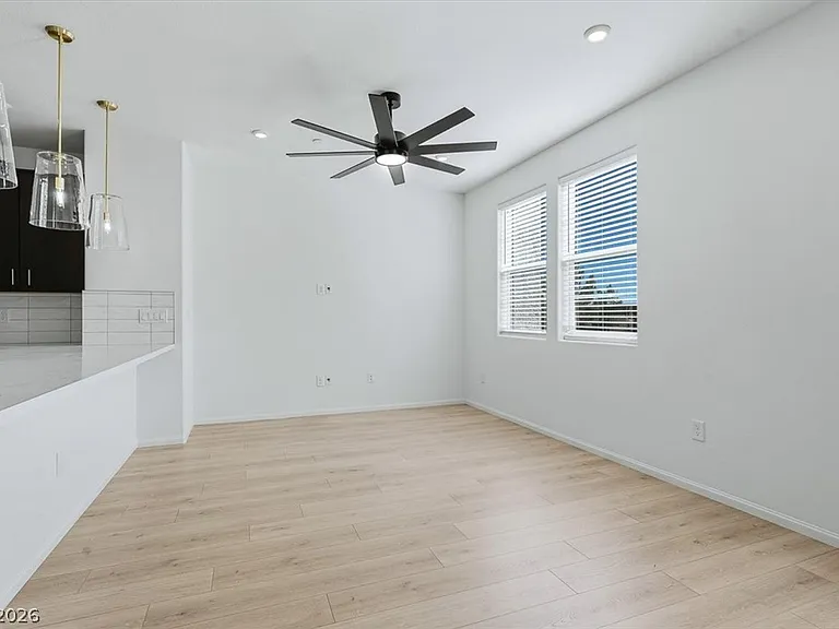 8667 Luxuriant Ave — Photo 14