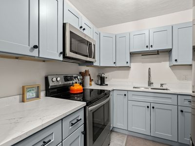 99 Grove St APT 4, West Roxbury, MA, 02132