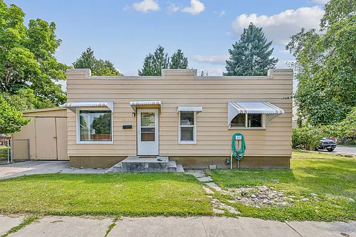 2434 Lester St Photo 1