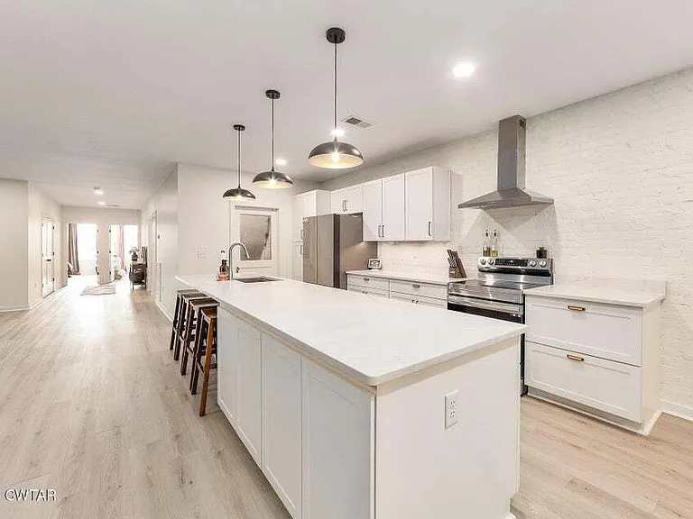 56 Lee Ave — Photo 2