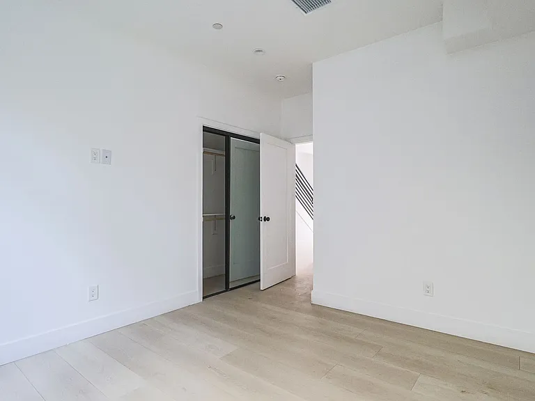 New Construction Luxury 4 Bed Townhomes With Roof Decks — Photo 55
