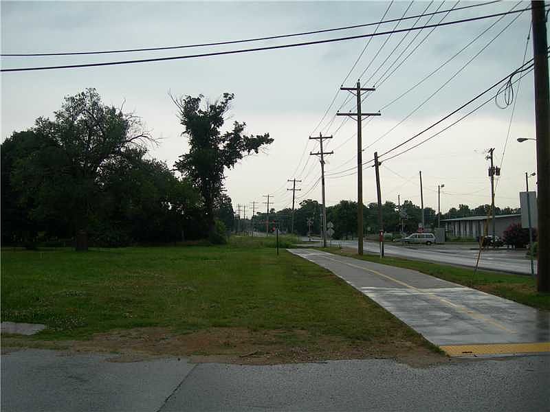 1st image of 1523 S 4th St