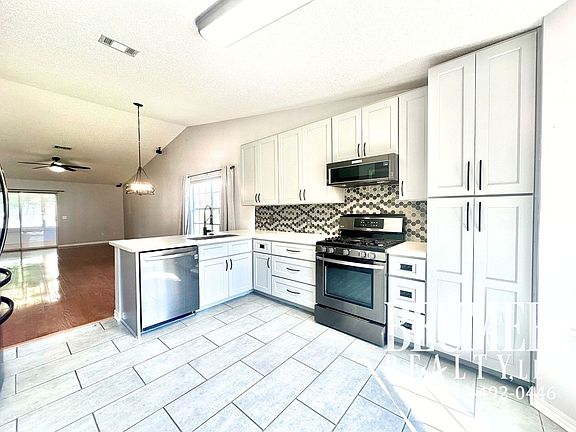 5th image of 566 Desert Oak Dr