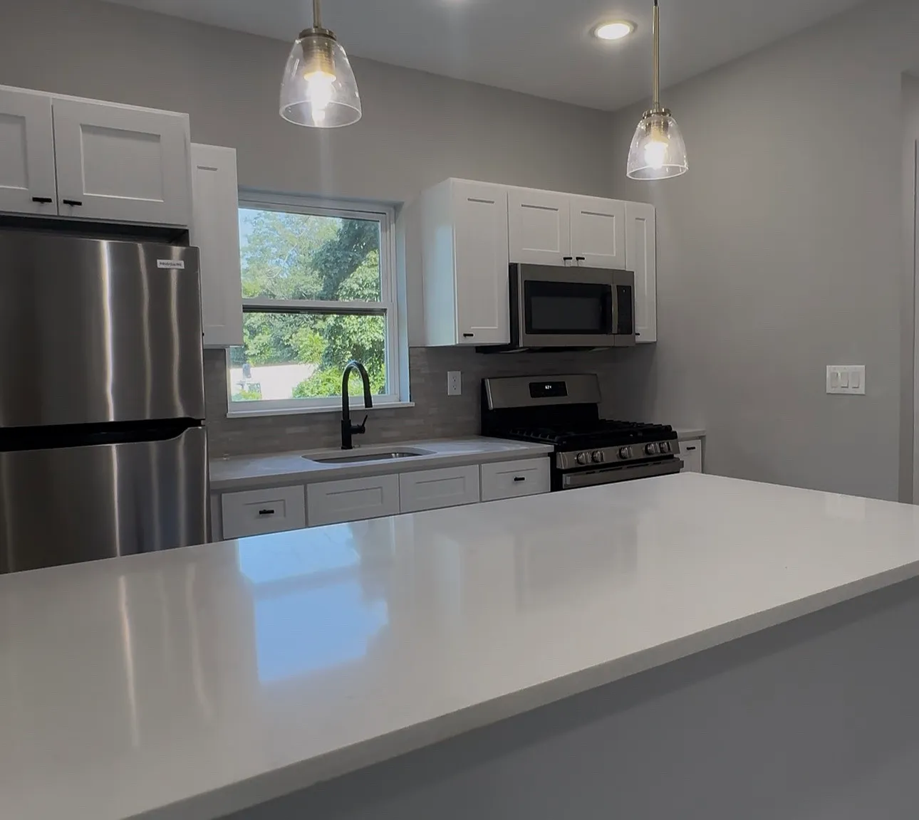 3 bed, 1300 sqft, $2,950 — Photo 2