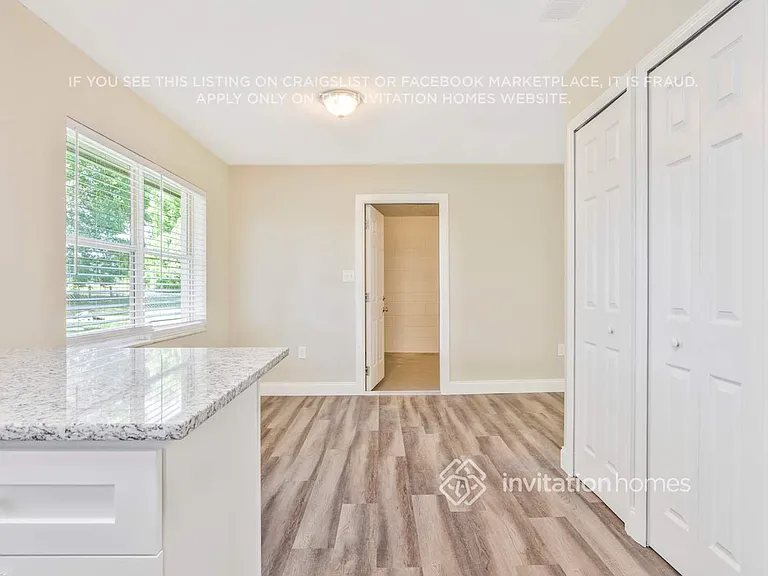 316 E Rose Ln — Photo 8
