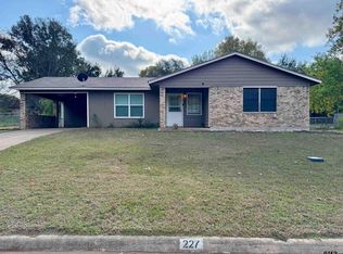 227 Woodland Cir, Crockett, TX