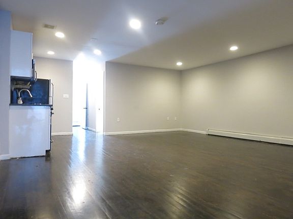 3rd image of 1294 Putnam Ave APT 1