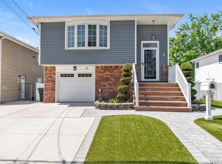 56 New St, Lynbrook, NY 11563