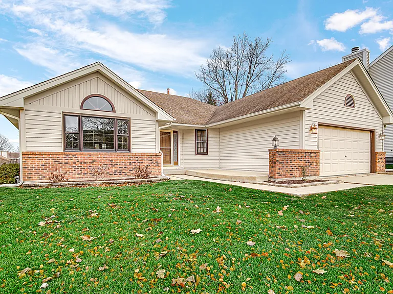 2420 Harbor Ct — Photo 2