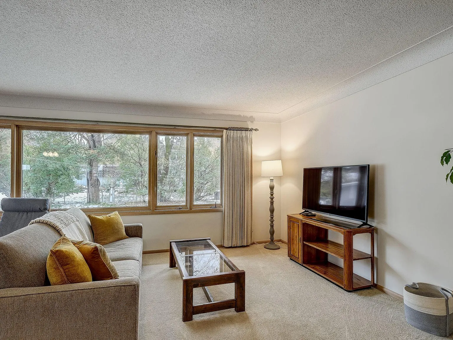 5 bed, 2864 sqft, $3,450 — Photo 2