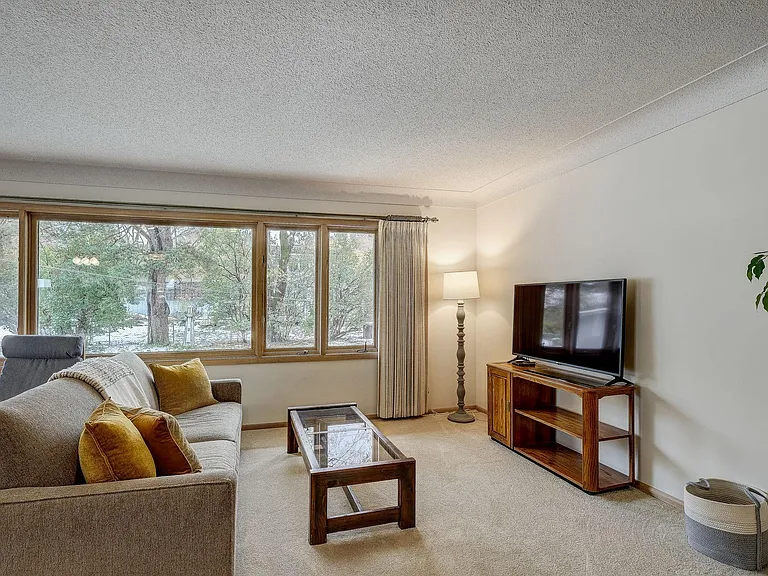6311 Fir Tree Ave — Photo 2