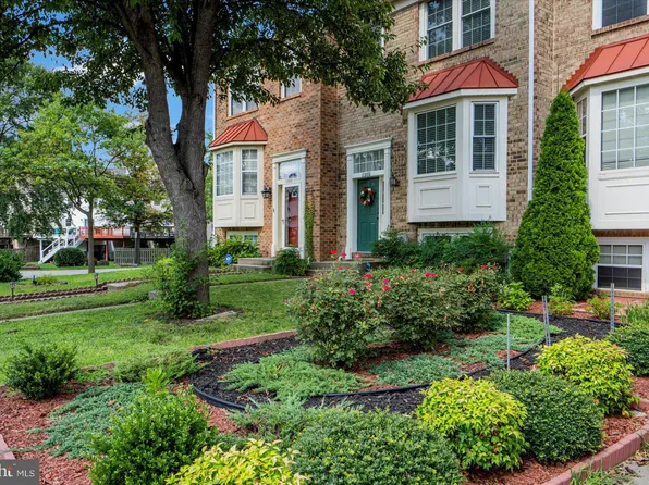 1302 Waterway Ct, Baltimore, MD 21226