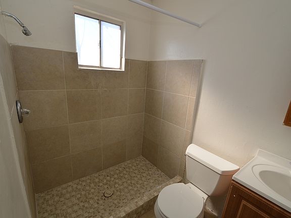 5th image of 18 E Susana St