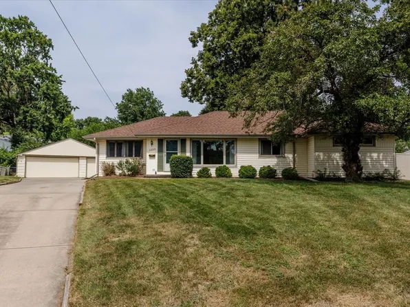 2223 Park Ln, West Des Moines, IA 50265