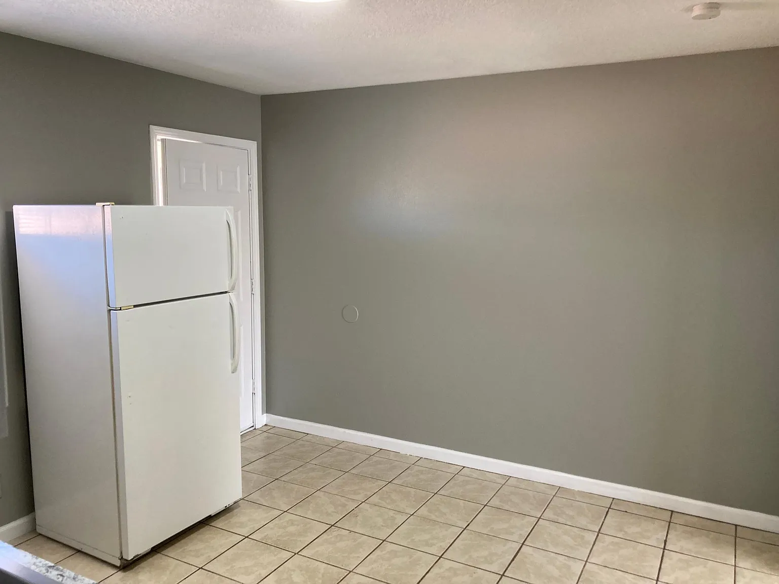 2 bed, 700 sqft, $450 — Photo 3