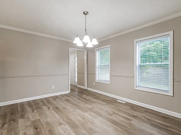 1910 Meadowchase Ct — Photo 8