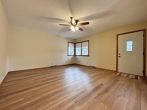 5th image of 304 S Helen St
