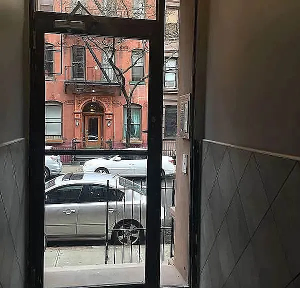 403 W 48th St #B1 — Photo 9